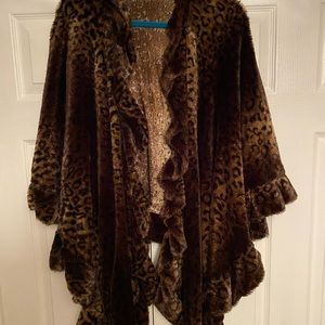 Boutique Leopard Print Velvet Wrap